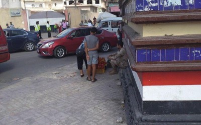 حقيقة فبركة صورة جندي يبيع الخضار بالإسكندرية