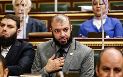 متصدقش توثق | بالمخالفة للقانون مرشح حزب النور بالإسكندرية أحمد خليل خيرالله يطلق أعيرة من بندقية صيد في الهواء احتفالًا بـ"فوزه المرتقب"