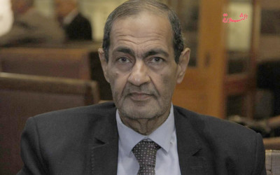 متجاهلاً إشادة الدستور المصري ومؤسسات الدولة.. أسامة الدليل يصف الحديث عن يناير بـ "الكلام التافه"