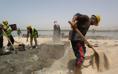 خطر العمل في المهن المهمشة.. وفاة 3 عمال نظافة وتوصيل في أسبوعين