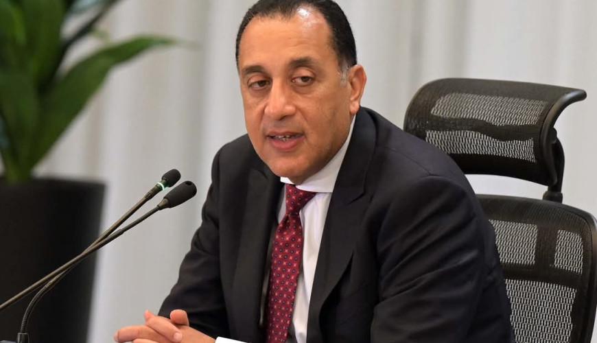 يستشهد بالزيارات الميدانية للمنشآت.. تصريحات مضللة لرئيس الوزراء عن وضع الدولة للتعليم والصحة كأولوية قصوى